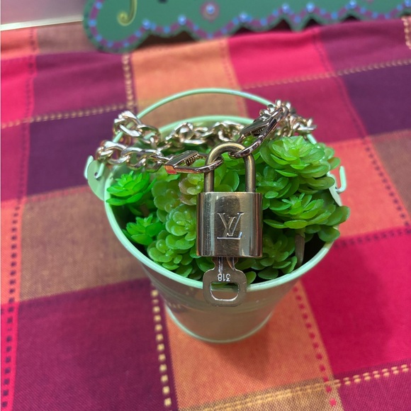 Louis Vuitton Pad lock chocker necklace#318 - Picture 2 of 15